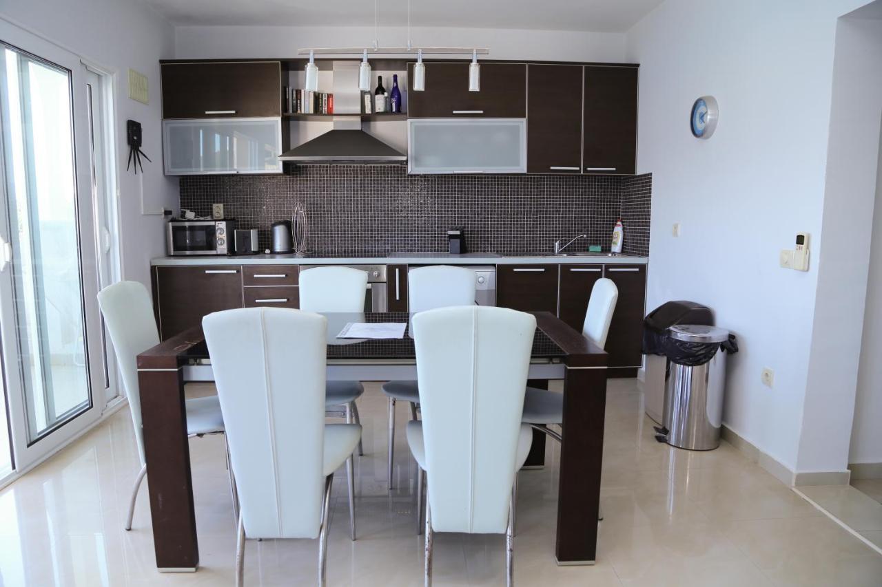 Mountain Bay Views Apartments Njivice Exterior photo