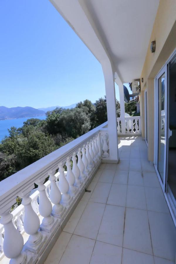 Mountain Bay Views Apartments Njivice Exterior photo
