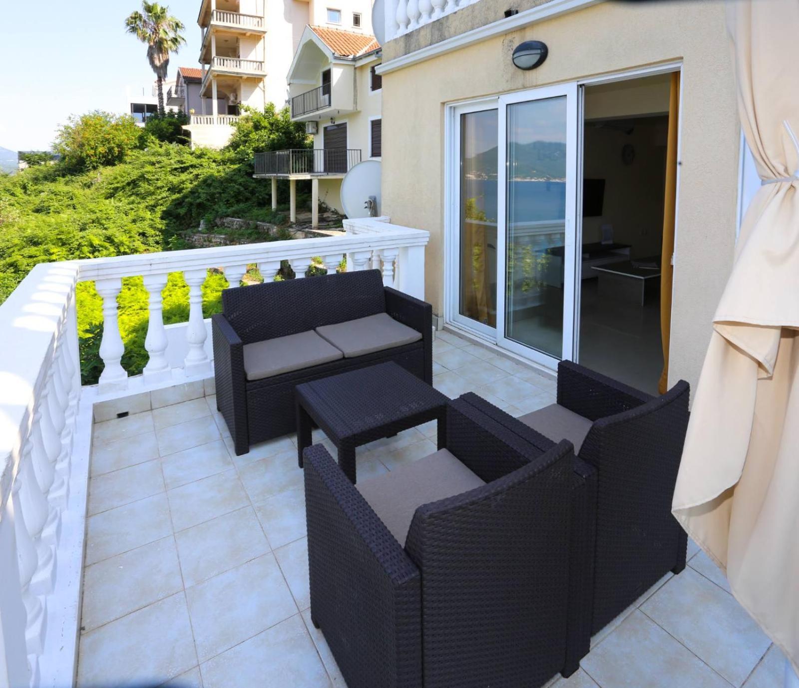 Mountain Bay Views Apartments Njivice Exterior photo