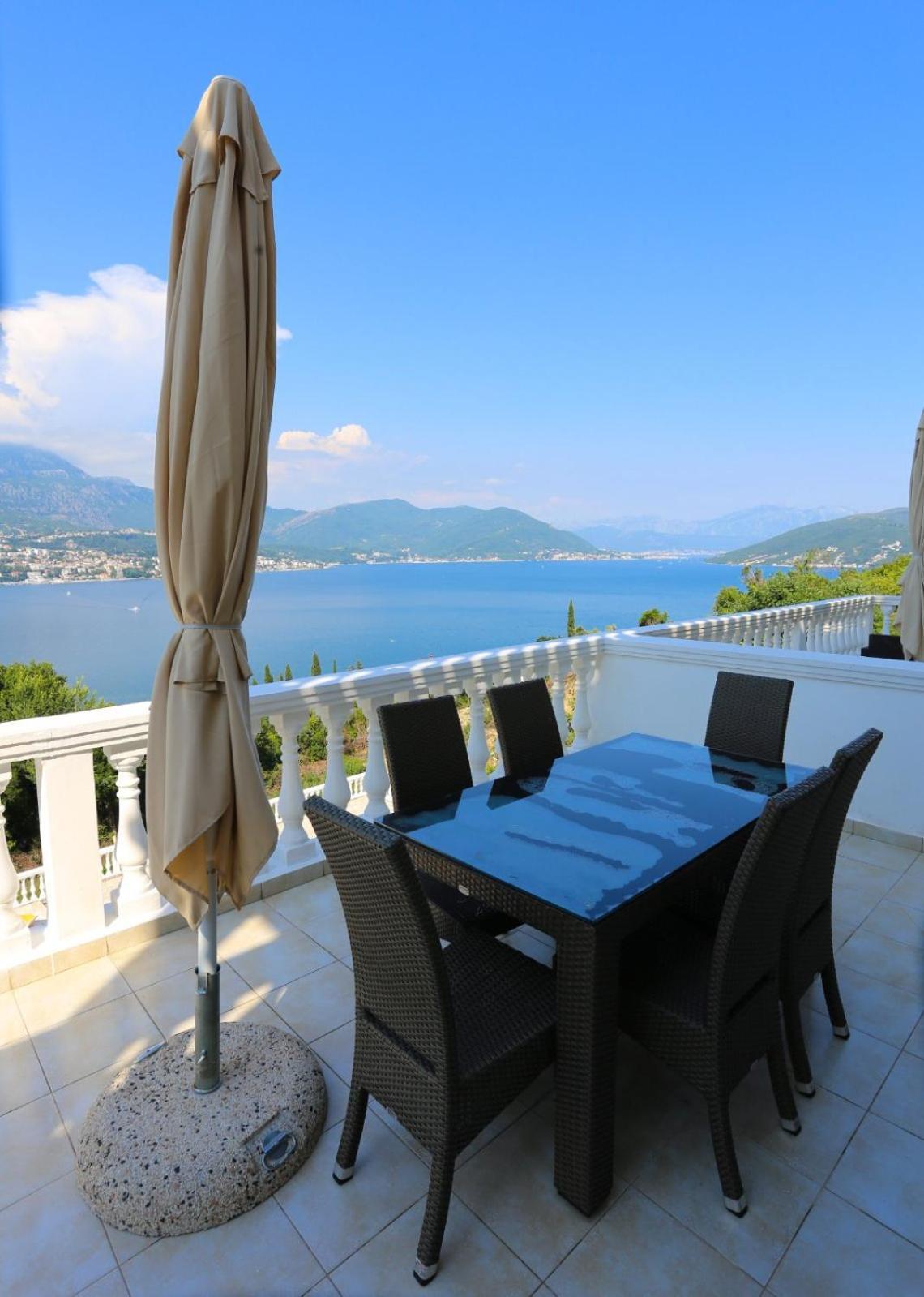 Mountain Bay Views Apartments Njivice Exterior photo