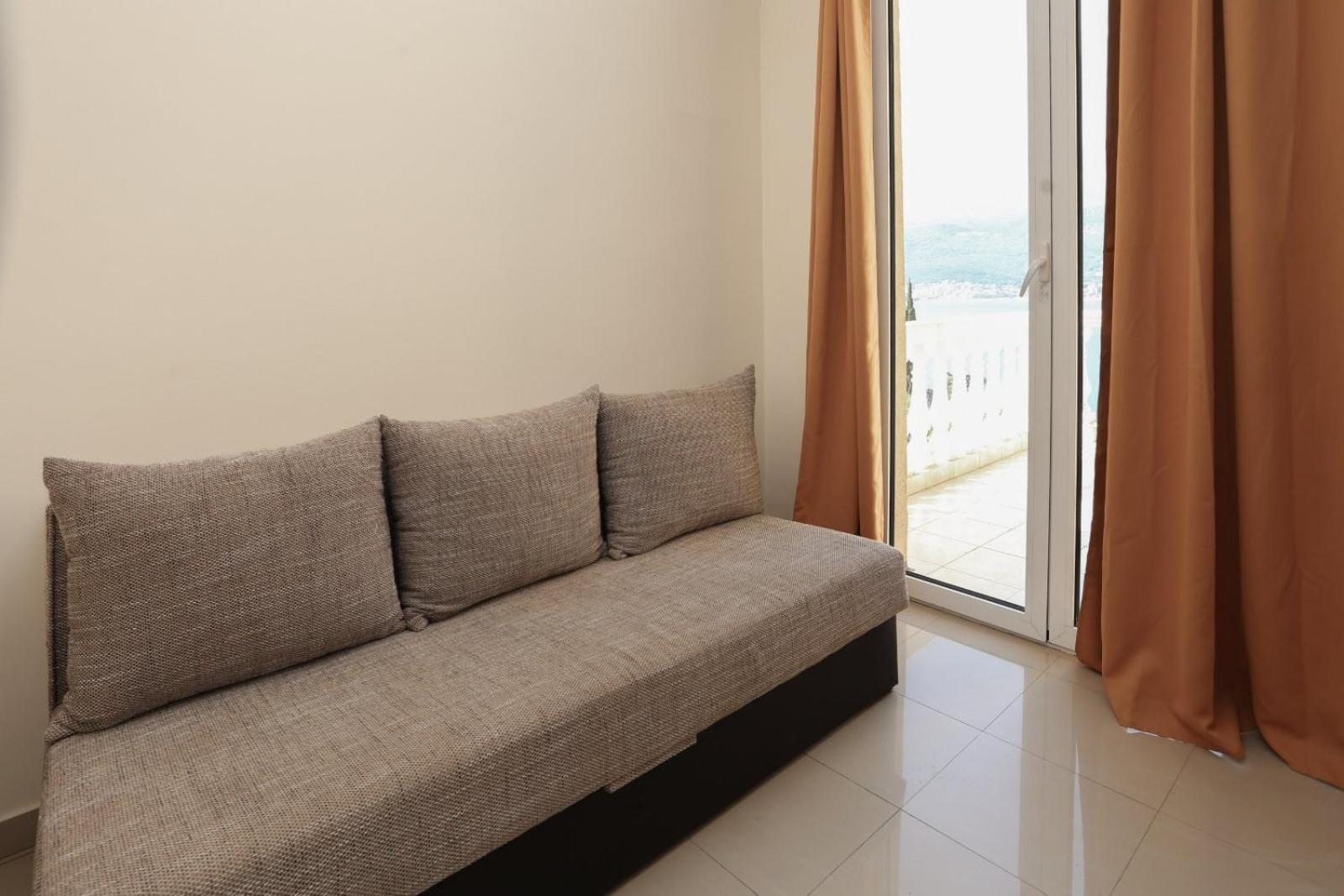 Mountain Bay Views Apartments Njivice Exterior photo