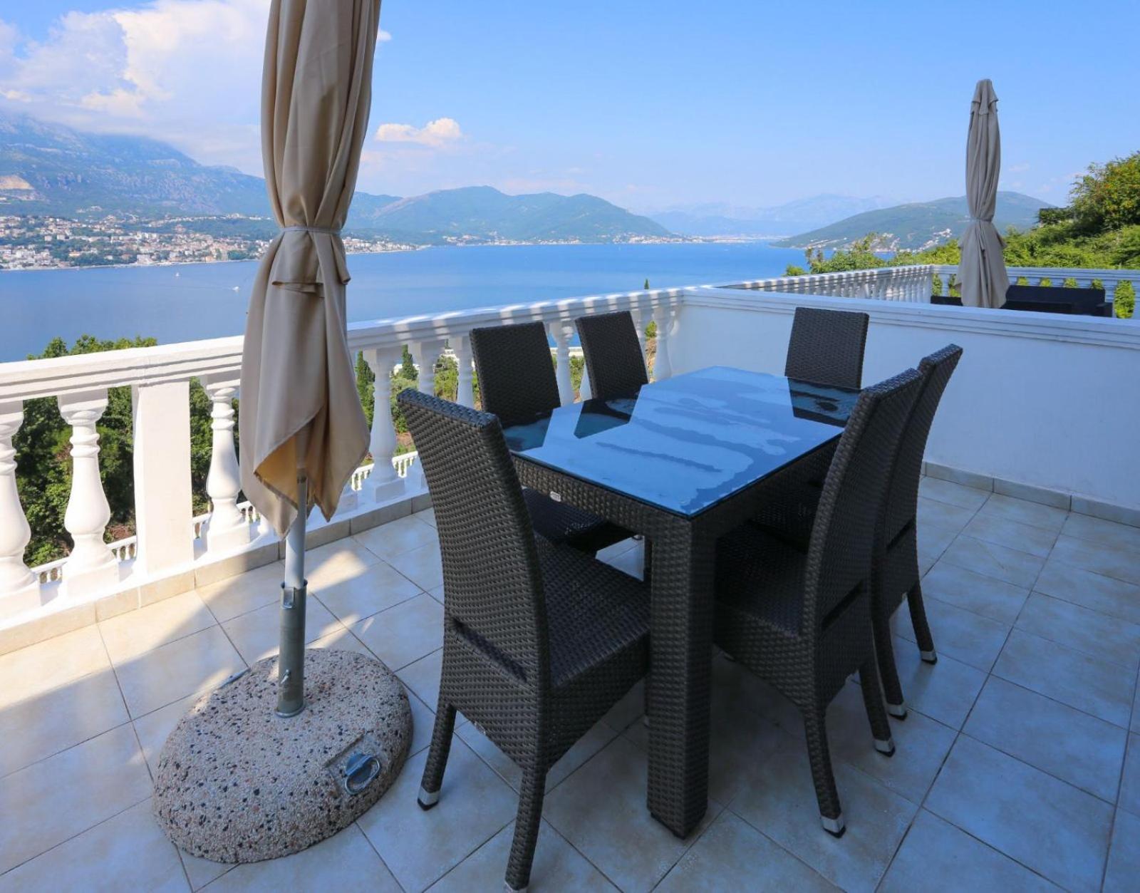 Mountain Bay Views Apartments Njivice Exterior photo